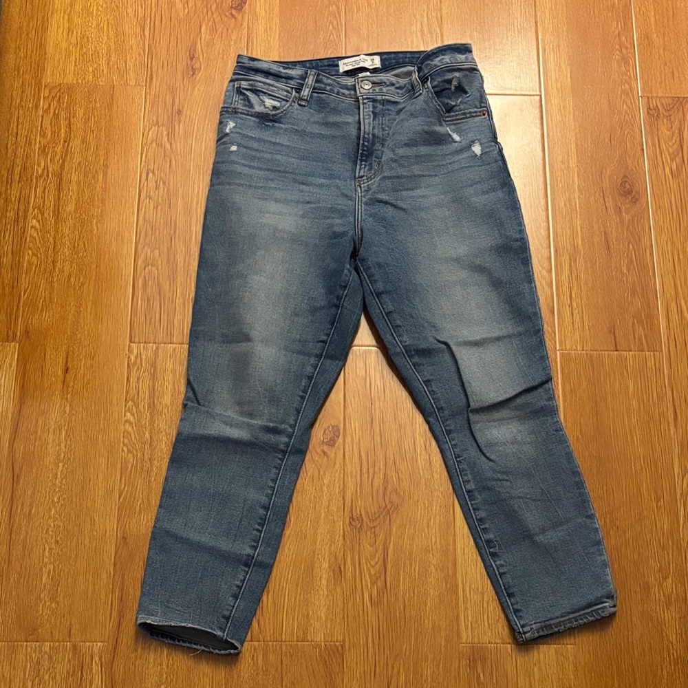 Abercrombie & Fitch - the super skinny ankle high rise jeans in size 29